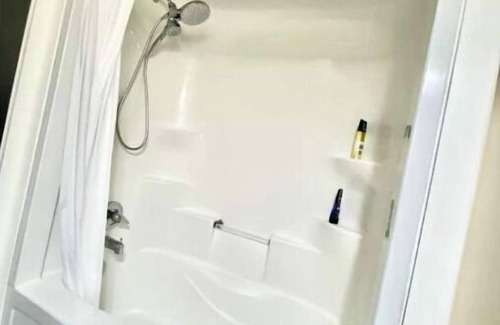 Thorold House | Your Hotel Room In Thorold.