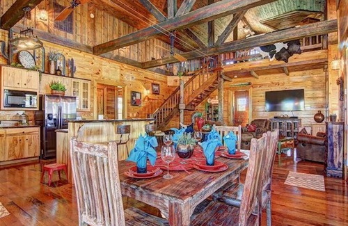 New Braunfels Cabin | Your Ideal Country Escape at 3 Chicks Ranch!