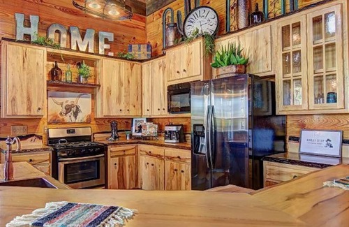 New Braunfels Cabin | Your Ideal Country Escape at 3 Chicks Ranch!