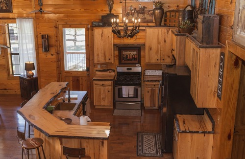 New Braunfels Cabin | Your Ideal Country Escape at 3 Chicks Ranch!