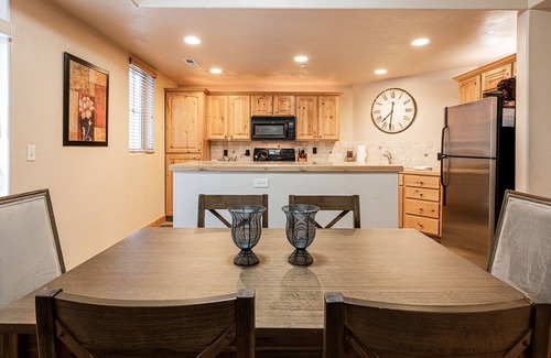 Kimball Junction House | Your Ideal Retreat in Vibrant Newpark! Next to Trails, Shopping, Dining!