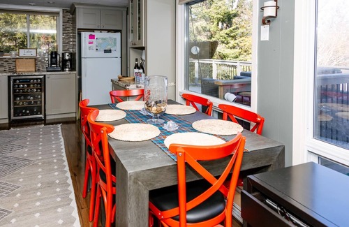 Algonquin Highlands Cottage | Your Lakeside Haven in Algonquin Highlands!