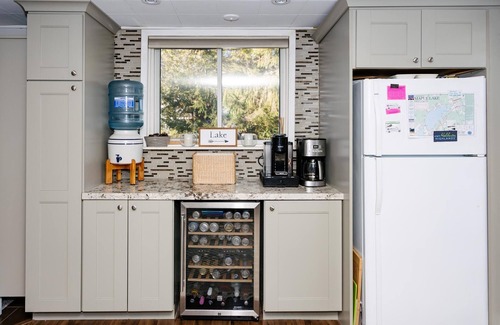 Algonquin Highlands Cottage | Your Lakeside Haven in Algonquin Highlands!