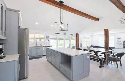 Quinlan House | Your Lakeside Destination - 3 Bedrooms, Lake Access