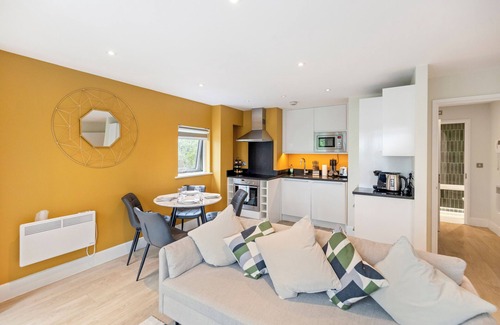 Elephant and Castle Apartment | Your London Home: 1BR Flat with Modern Amenities