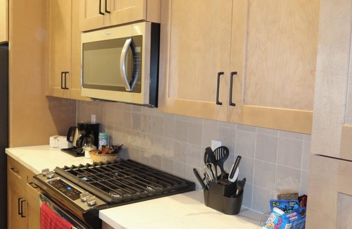 Northside House | Your luxury home in Downtown Houston! 3 bedrooms, 3 in-suite bathrooms.