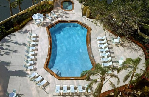 Ludlam Hotel | Your Miami Retreat - Close to Airport and Conventions! Free Airport Shuttle