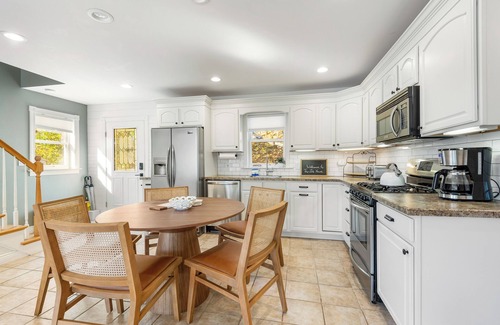 Greenwood Lake House | YOUR NEXT GETAWAY. HUDSON VALLEY LAKEFRONT 50mi from NYC. @thelakehousegwlny