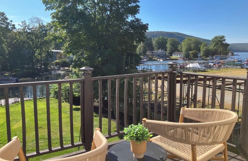 Greenwood Lake House | YOUR NEXT GETAWAY. HUDSON VALLEY LAKEFRONT 50mi from NYC. @thelakehousegwlny