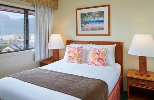 Nawiliwili Apartment | Your Next Getaway Starts Here! 2 Spacious Room w/ Private Balcony, Kitchen