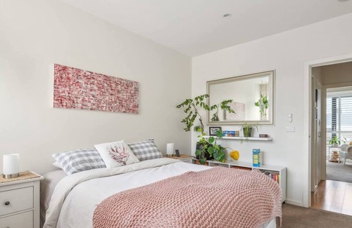 Northcote Apartment | Your Northcote gem: 2BR, 2BA, modern. Ideal for couples, families & friends.