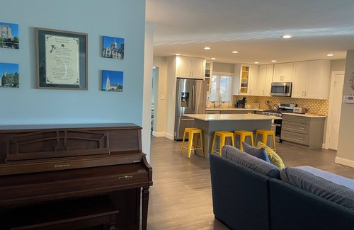 South Bend House | Your Notre Dame Home: 5 bedroom 3 bath. 1 mile from ND stadium