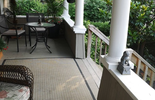 Silvertown Apartment | Your own private oasis in Niagara Falls, Ontario Canada