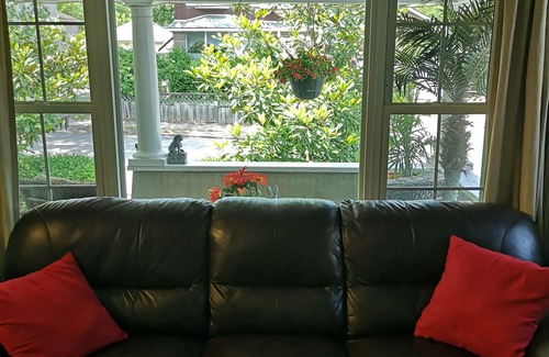 Silvertown Apartment | Your own private oasis in Niagara Falls, Ontario Canada