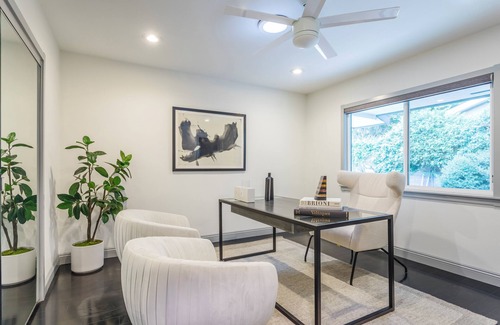 Studio City Villa | Your Own Private RESORT!🏝9BR/10BA Gated Compound✰ HUGE Pool, Gym, Yard, Parking