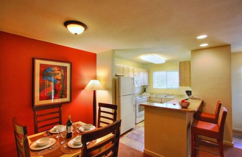 Las Vegas Condo | Your Own Stylish 2-BR Condo Oasis Near LV Strip - Special Offer!