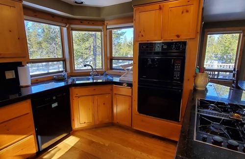 Deer Park House | Your Own Sunriver Lodge on the Edge of the Forest - A/C -10 SHARC Passes!