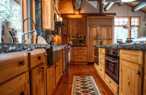 Gallatin Gateway House | Your OWN Winter WONDERLAND! Gorgeous Custom Home, Hot Tub, Sleeps 10!