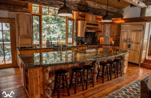 Gallatin Gateway House | Your OWN Winter WONDERLAND! Gorgeous Custom Home, Hot Tub, Sleeps 10!