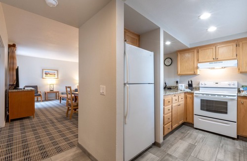 Baristo Hotel | Your Palm Springs Oasis! 2 Spacious Units, Outdoor Pool, Kitchen, Free Parking!
