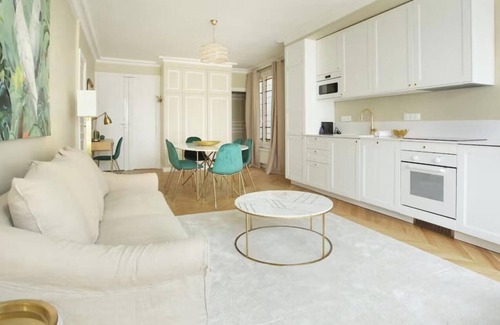 Quartier Saint-Georges Apartment | YOUR PARISIAN ESCAPE AWAITS, STEPS AWAY FROM OPERA & MADELEINE -RUE DE L'ISLY