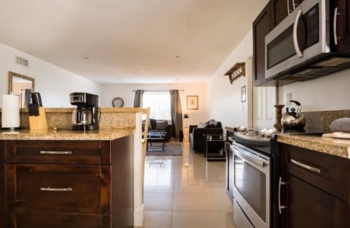 Riverside Park Apartment | Your perfect getaway awaits! Near Downtown! - C3