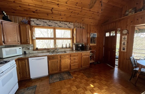 Brevard House | Your perfect Get-Away with lovely mountain views! "5 Star" Property!n
