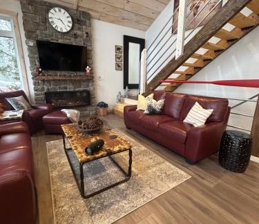 Lac-Cayamant House | Your perfect lakefront family getaway!