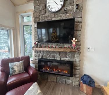 Lac-Cayamant House | Your perfect lakefront family getaway!
