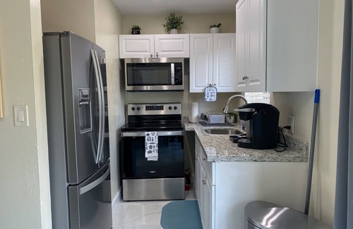 South Middle River Apartment | Your Perfect Retreat; 10Min from the Beach, Downtown, Las Olas and the Airport