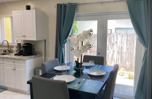 South Middle River Apartment | Your Perfect Retreat; 10Min from the Beach, Downtown, Las Olas and the Airport