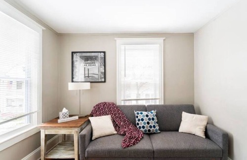 Downtown Rochester House | Your Perfect Retreat Awaits: Comfortable Haven in the Heart of Convenience!