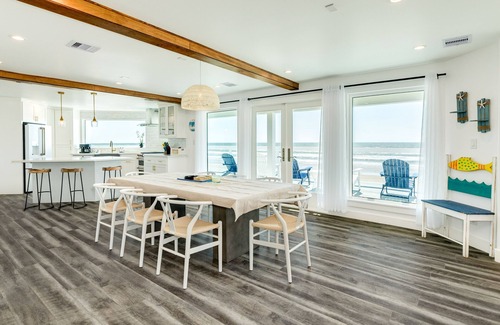 Pirates Beach House | Your pineapple under the sea awaits! Beachfront, Huge Deck, Beach Equip & More