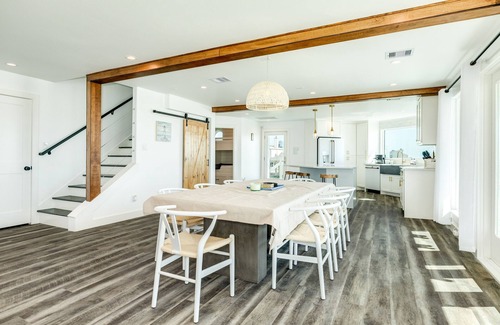 Pirates Beach House | Your pineapple under the sea awaits! Beachfront, Huge Deck, Beach Equip & More