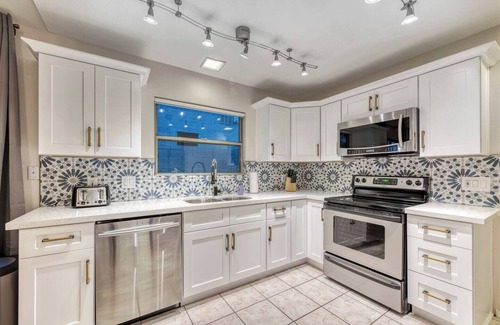 Deer Valley House | YOUR private Desert Getaway with FREE Heated Pool!