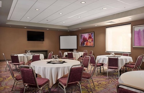 Sherwood - Tualatin North Hotel | Your Private Escape! Free Breakfast, Indoor Pool, Free Parking, Pets Allowed!