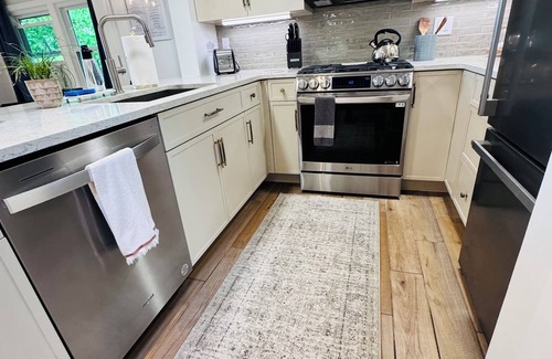 West Barnstable House | Your Private Lakeside Escape- NEW! LINENS INCLUDED!