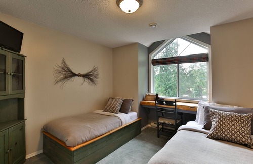 Port Alberni Hotel | Your Private Resort Awaits! Come make memories no matter what the season.