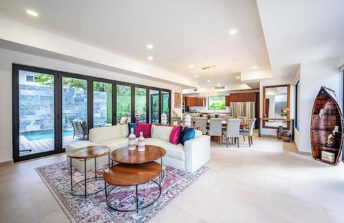 Jaco Villa | Your Private Resort Awaits–A Group's Dream Getaway