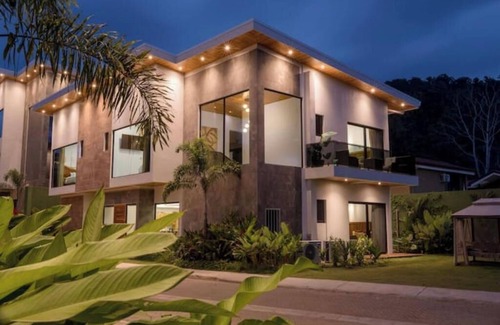 Jaco Villa | Your Private Resort Awaits–A Group's Dream Getaway