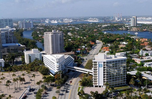 Central Beach Resort | Your Relaxing Getaway Awaits! 2 Comfortable Units, Ocean View, Onsite Pool!