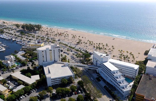 Central Beach Resort | Your Relaxing Getaway Awaits! 2 Comfortable Units, Ocean View, Onsite Pool!