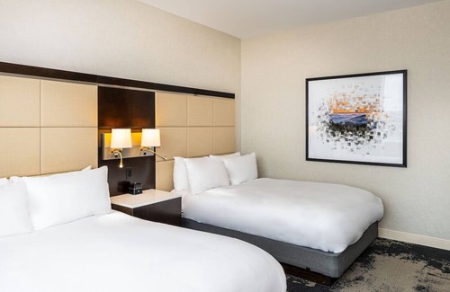 Redwood Shores Hotel | Your Relaxing Getaway Awaits! 3 Convenient Units, Pets Allowed, Onsite Pool