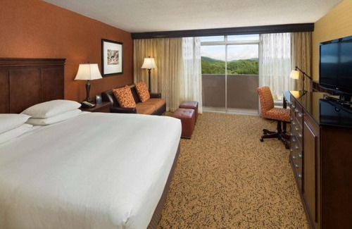Gatlinburg Hotel | Your Relaxing Getaway Awaits! Private Balcony, Indoor Pool, Onsite Parking!