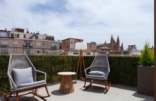 Sant Nicolau House | Your Relaxing Getaway Awaits! Pet-friendly Suite, City View and Historic Sites!