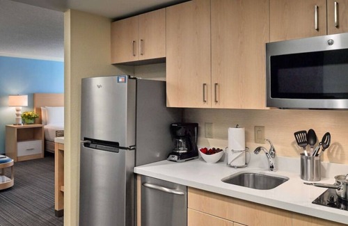 Gwinnett Place House | Your Relaxing Getaway Awaits! Enjoy 4 Family-friendly units with Kitchen!