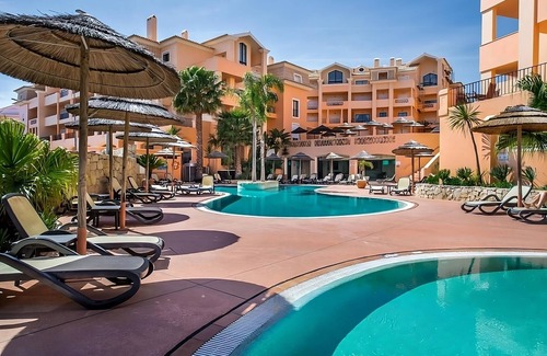 Praia da Luz Hotel | Your Relaxing Getaway Awaits! Fully-equipped Kitchen, 3 Pools, Free Parking!