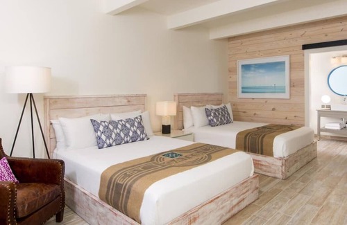 New Town House | Your Relaxing Getaway Awaits! 4 Elegant Units! Shuttle Service, Parking and Pool