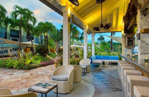 New Town House | Your Relaxing Getaway Awaits! 4 Elegant Units! Shuttle Service, Parking and Pool