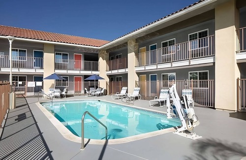 Temecula Hotel | Your Relaxing Getaway Near Old Town Temecula, Lake Skinner and Wine County!